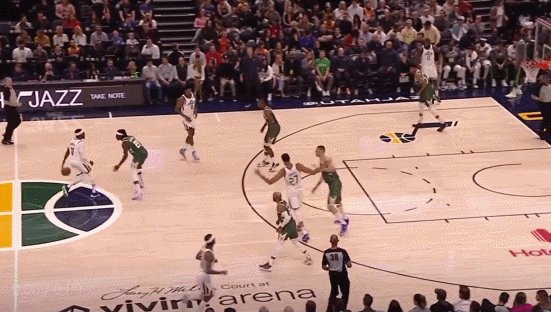 九游官网-大洛归来带回雄鹿ID 卫冕冠军开启冲刺模式